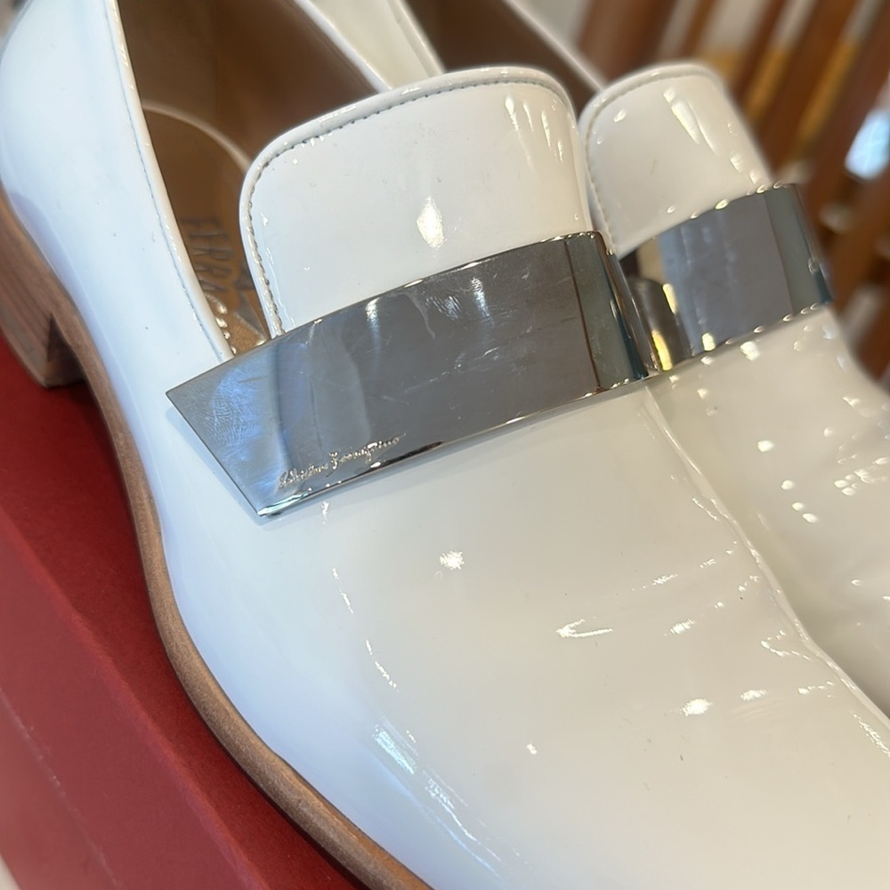 🚨Salvador ferragamo flat - Picture 5 of 5